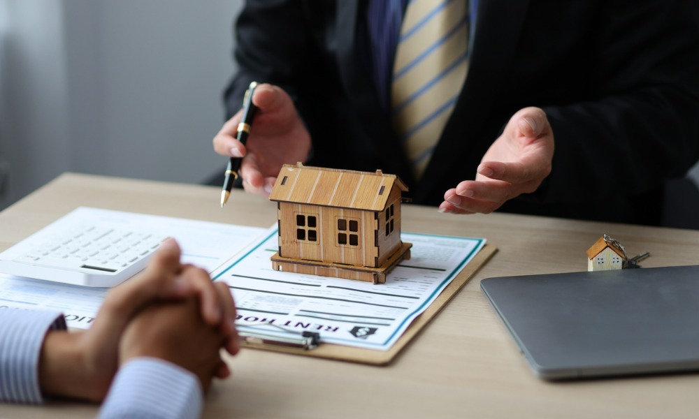 How Realtors and Mortgage Brokers Work Together to Help Homebuyers